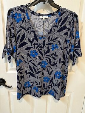 Chaus Navy Floral V‑Neck Short Sleeve Top with Bright Blue Flowers